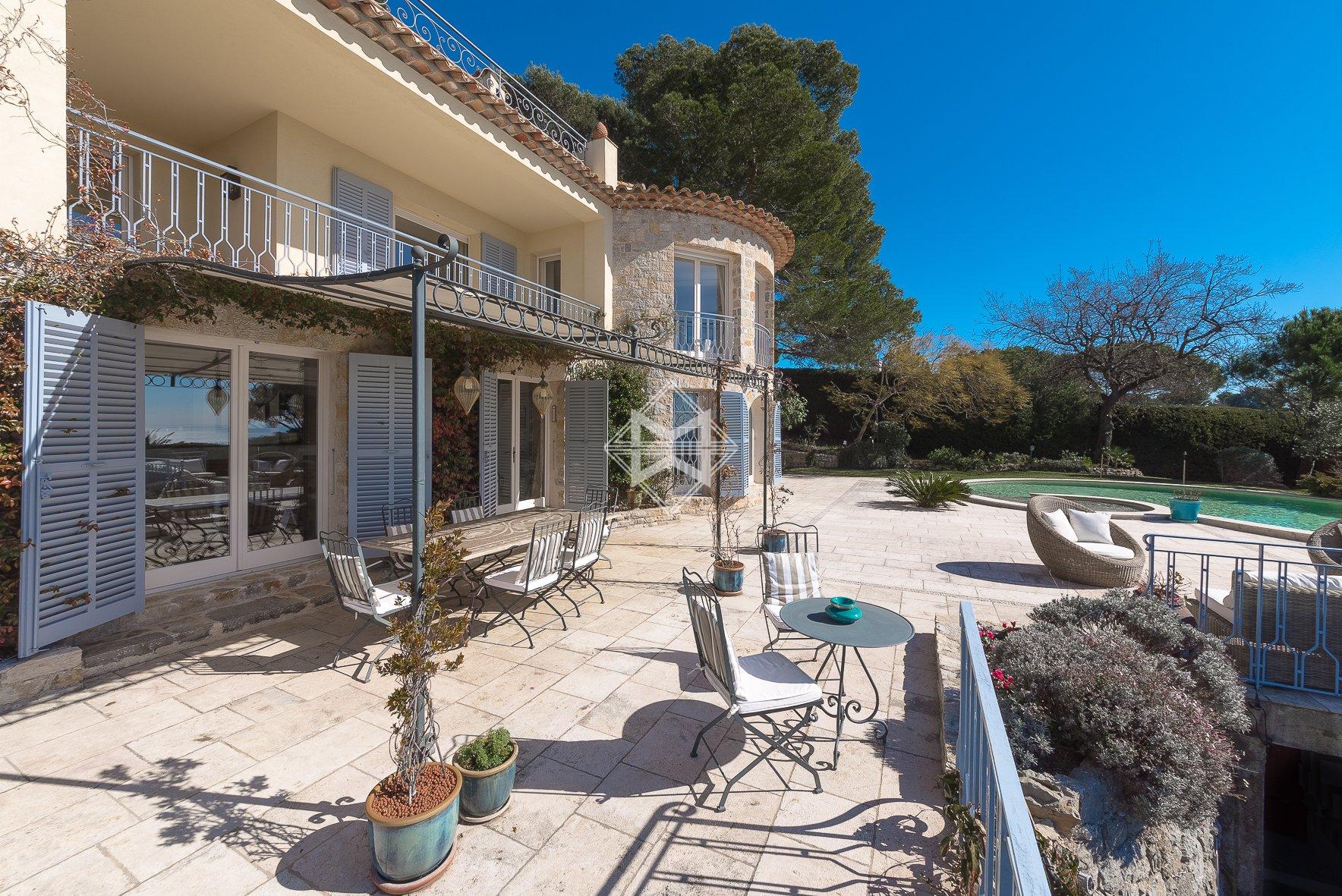 Rent Villa Le Cannet - 5 Bedrooms - Sea view - Panoramic View . Ref 2905L