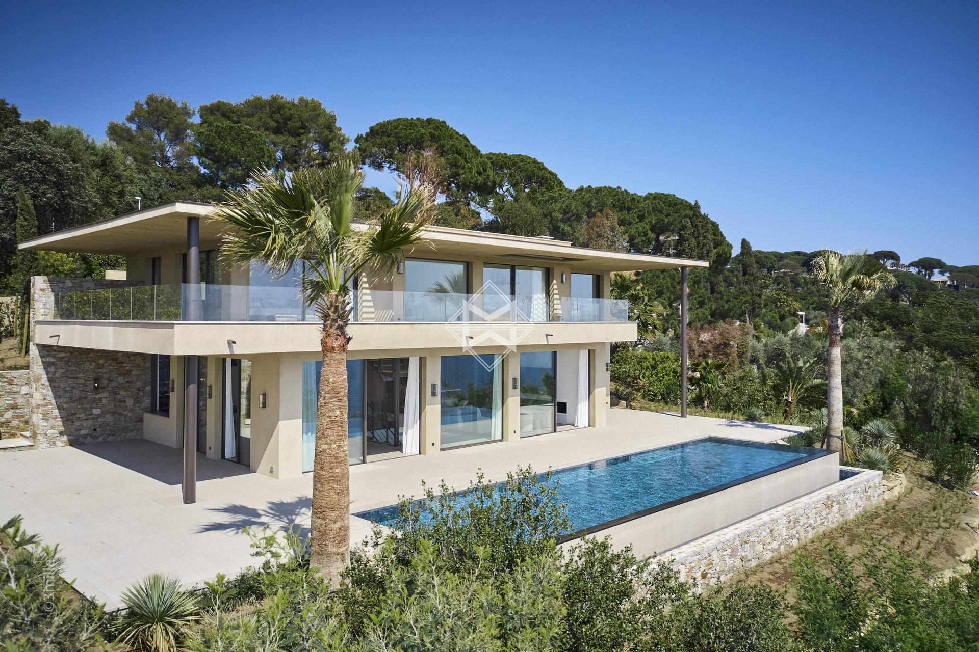 Sale Villa Sainte-Maxime - 4 Bedrooms - Sea view - Luxury . Ref 8571