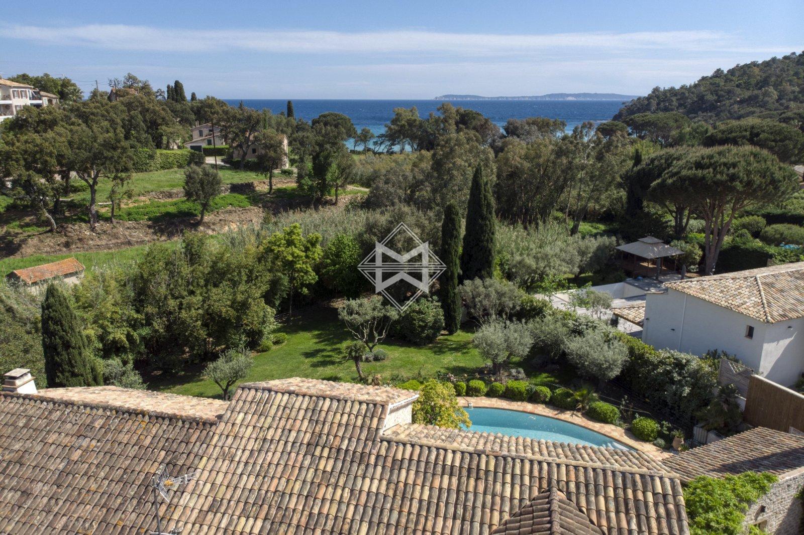 Sale Villa Le Lavandou - 7 Bedrooms - Garden - Sea side . Ref 8791