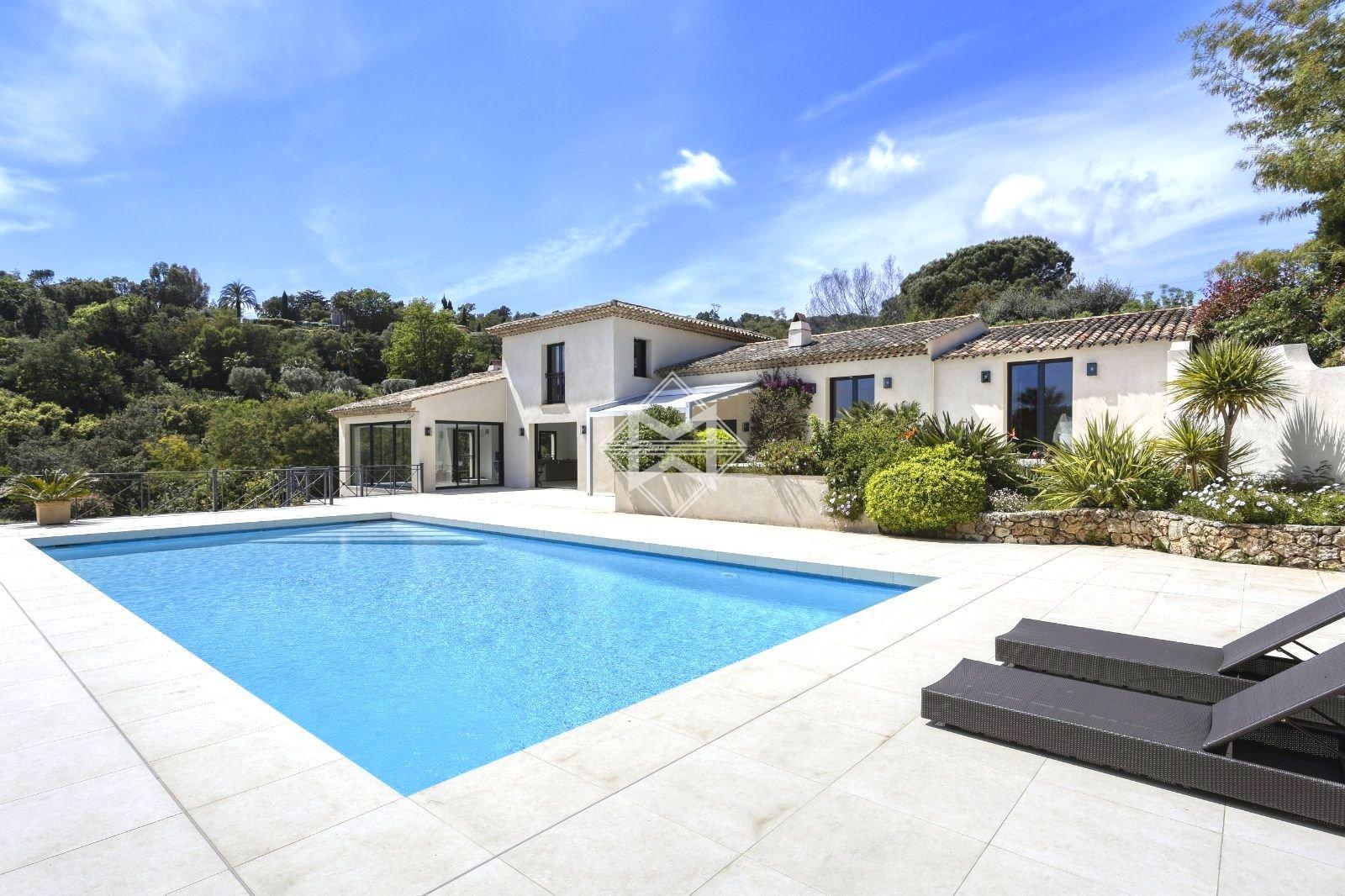 Sale Villa Grimaud - 5 Bedrooms - Sea view - Closed estate . Ref 8785