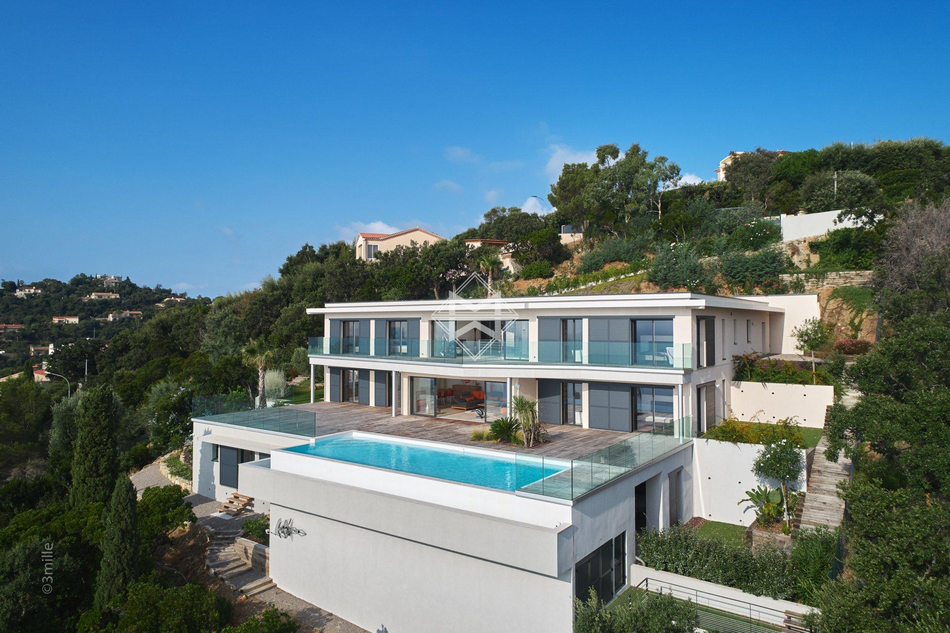 Sale Villa Les Issambres - 7 Bedrooms - Sea view - Contemporary villa ...