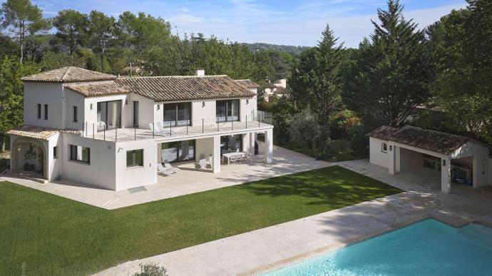 Sale Villa Mougins - 6 Bedrooms - Garden - Closed Estate . Ref 3572